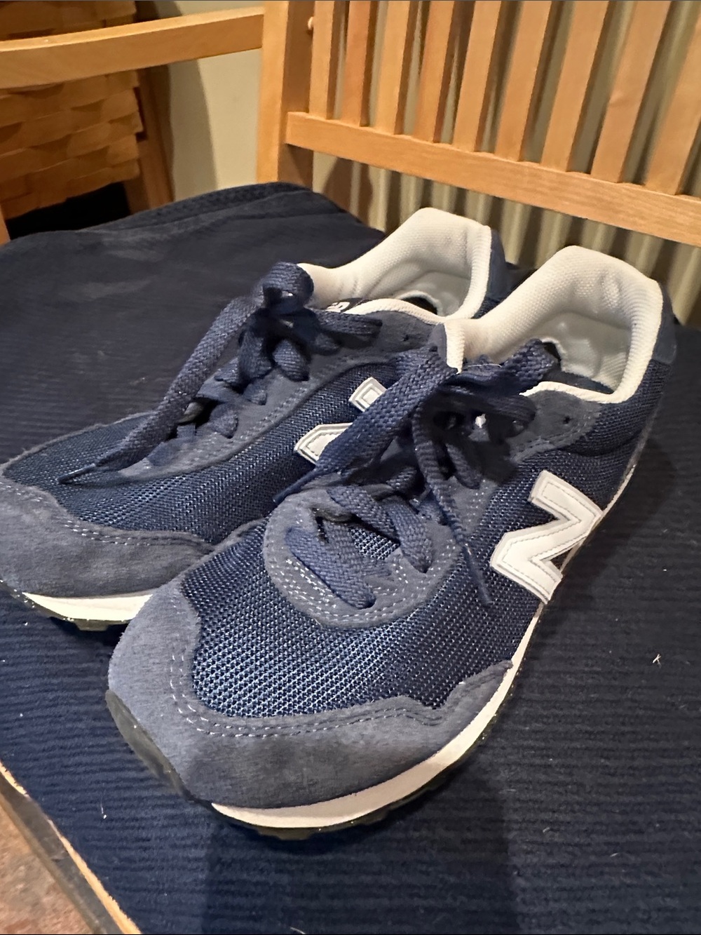 New Balance womens US 10 Navy and White Lace-Up Sneakers